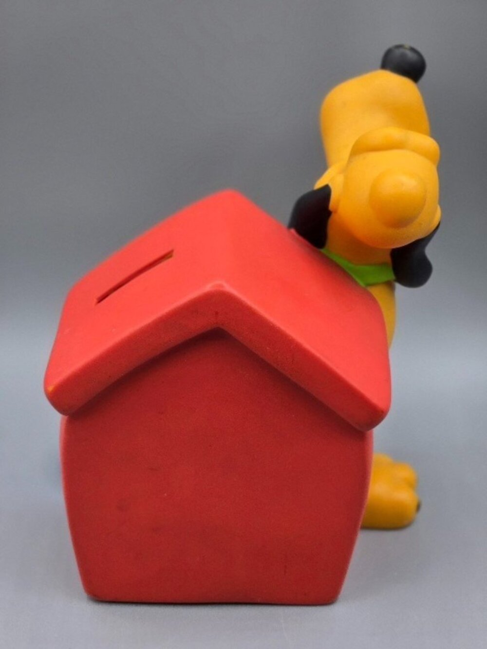 Vintage Walt Disney Pluto Red Doghouse Coin Bank With Orig Stopper Plug Cartoon - Picture 2 of 7